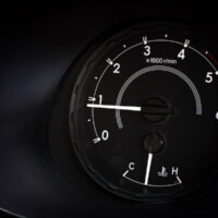Rpm gauge, idle speed at 800 rpm and radiator temperature gauge.